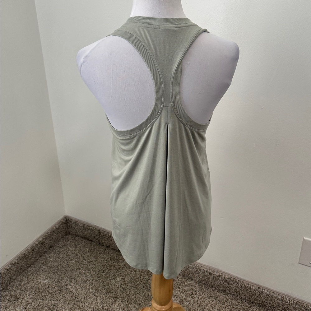🩰 Athleta Razor Back Tank Top - Picture 3 of 4